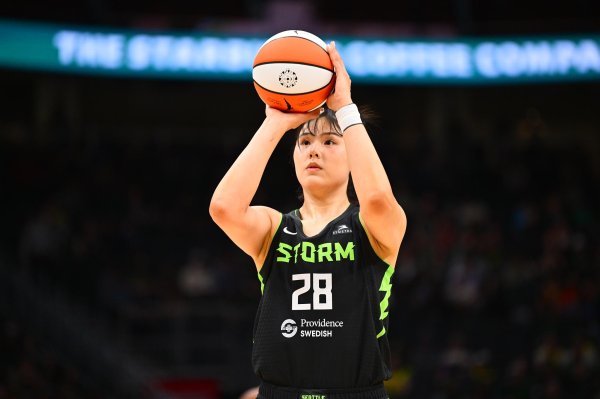 WNBA：李月如，5分4篮板，风暴逆转，输给梦想