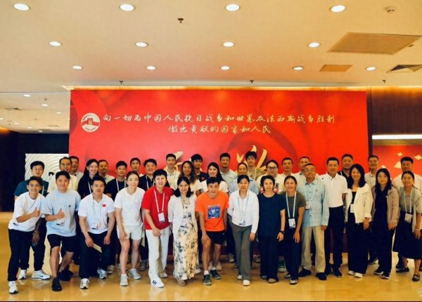 大阅兵, 体育界观礼合影! 王霜发布, 钦文雨霏C位, 苏神潘队在列