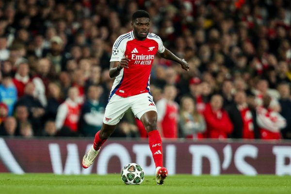 泰晤士：托马斯律师将要求有条件保释，以便球员能在黄潜继续射门