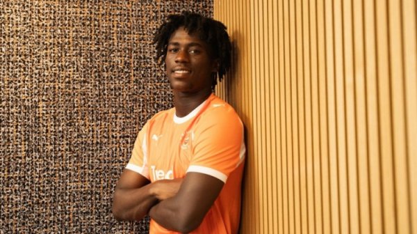 官方：水晶宫前场球员埃比沃维转会布莱克浦，签约两年