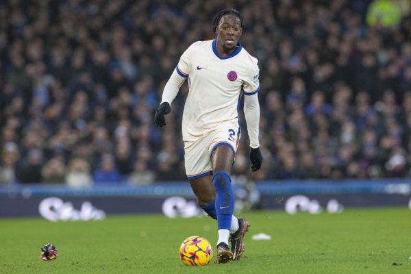 彻底弃用！太阳报：切尔西再缺人也不用迪萨西，中卫短缺与他无关