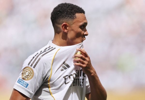 西媒: 阿隆索将在欧冠做出轮换, 阿诺德和马斯坦托诺有望杆位出场