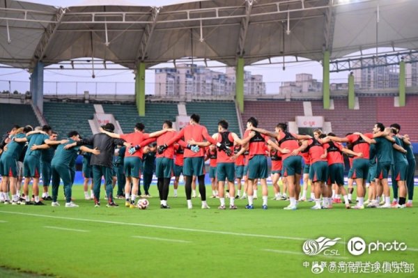 【图集】中超职业联赛  第20轮，河南俱乐部酒祖杜康赛前踩场