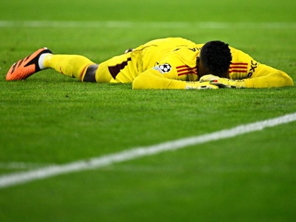 比曼城晚了一步, 曼联临时替换队员  面临困境, 放弃奥纳纳有三大因素