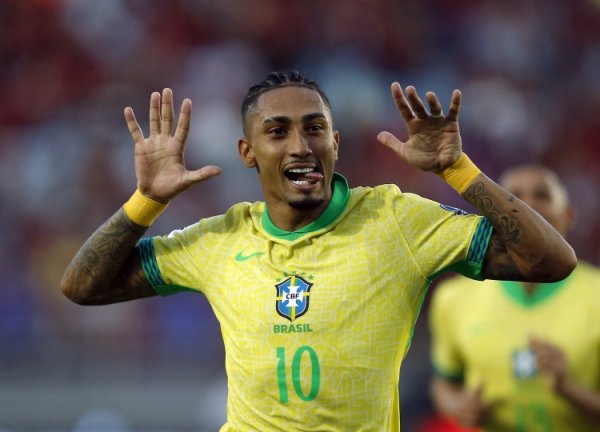 科贝电台：拉菲尼亚很可能杆位出战玻利维亚，巴萨方面非常不满