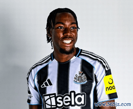 埃兰加本场数据: 2次关键传送球  1次解围, 3次对峙  全负