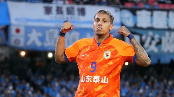 克雷桑三度封王! 中超第22轮最有价值球员的逆袭之路, 他靠什么征服球迷?