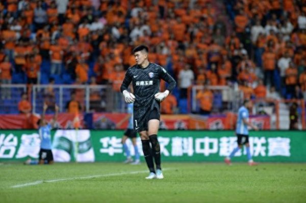 【中超】马镇超巨错误  奥斯卡顶球救主 玉昆1比1英博