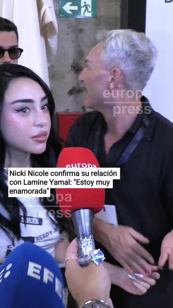 透明  示爱打破分手谣言！亚马尔女友出席活动：我非常爱他