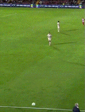 少有的松弛感: 62岁穆帅表演徒手扑球, 结果失败告终, 依然笑嘻嘻