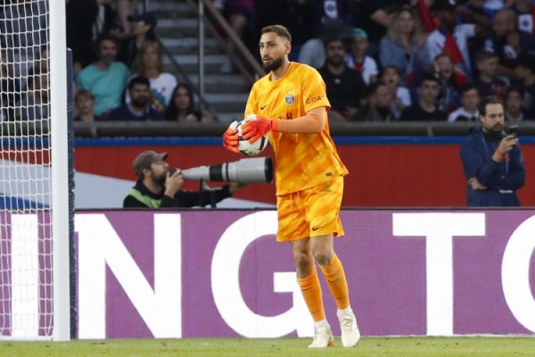 记者：曼联对多纳鲁马不感兴趣，守门员不是他们的优先引援位置