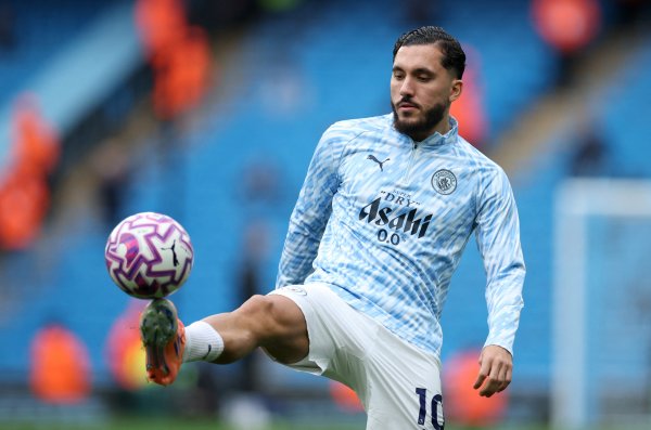 各项赛事在五场不同比赛多次助攻，谢尔基是2025年五大联赛唯一