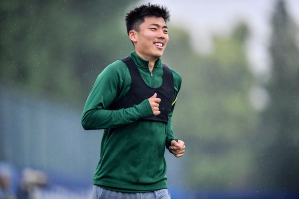 24岁前国青球员何朕宇退役后加盟乌兰察布队征战蒙超