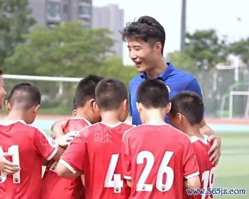 学业踢球两不误！苏超金靴高驰目前正就读于昆明理工大学