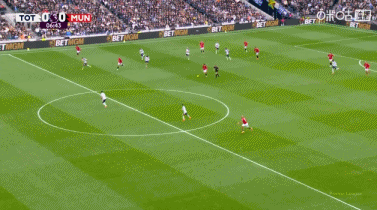 B费精准直塞，姆伯莫横扫门前，可惜无人接应