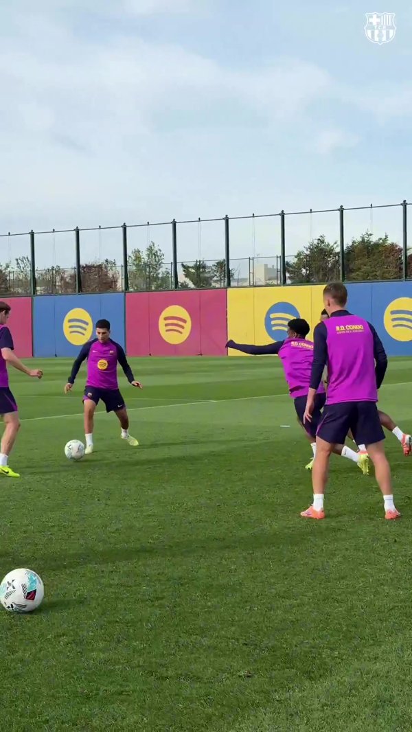 丝滑~巴萨练习  场队内抢圈👀脚下纵享丝滑，头顶精确制导